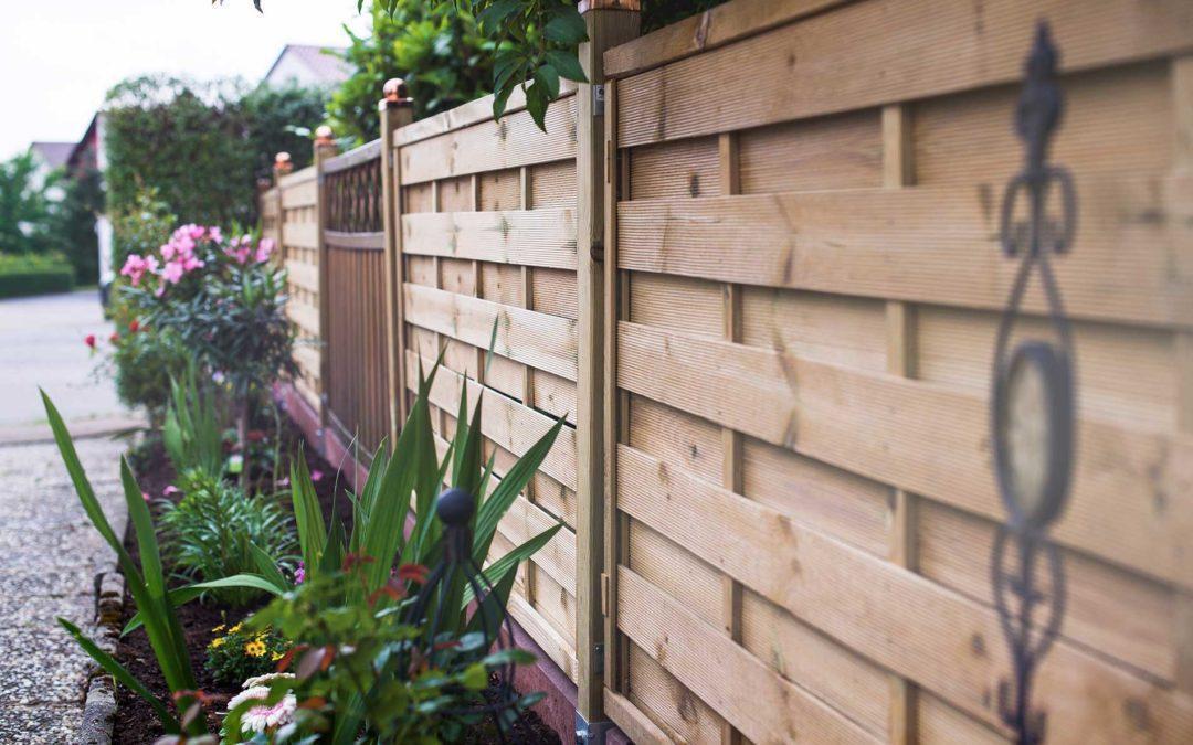 featuredimage-Ideas-for-Attractive-Wood-Privacy-Fencing