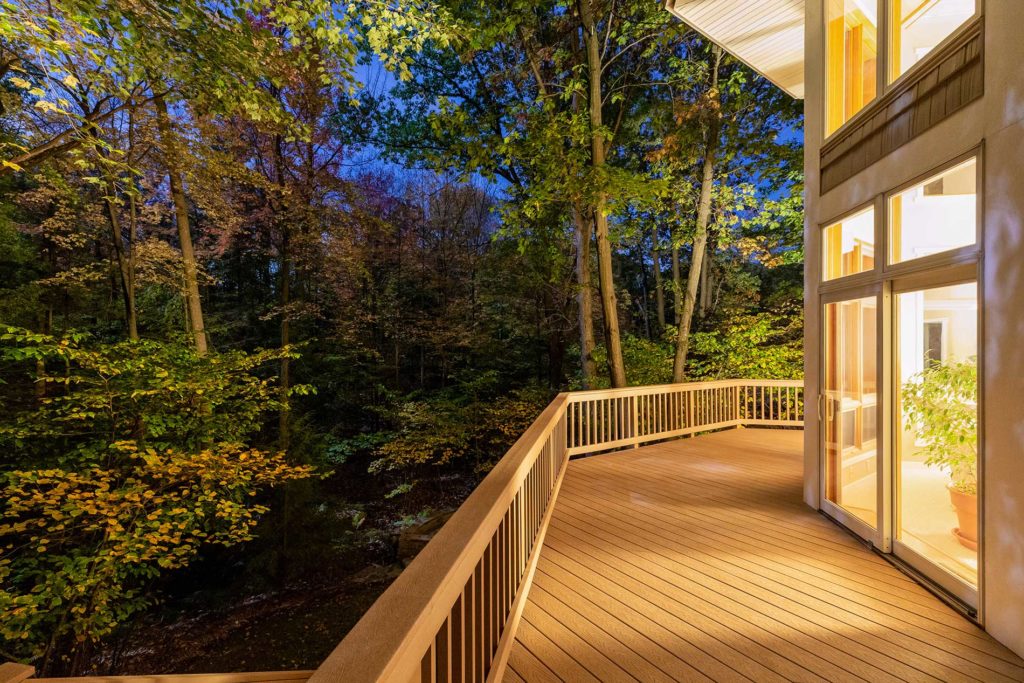 outside-deck-scenary-filled-with-trees