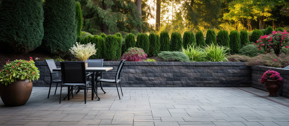 Landscaped patio with retaining wall