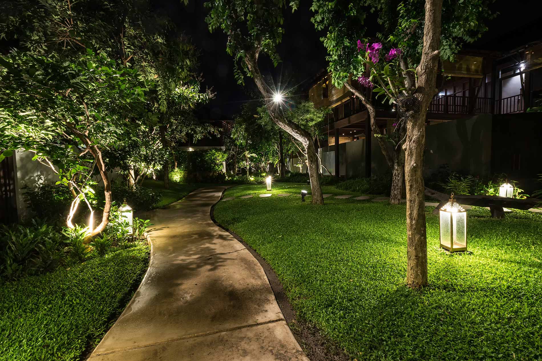 featuredimage-Add-bling-to-your-outdoors-with-landscape-lighting