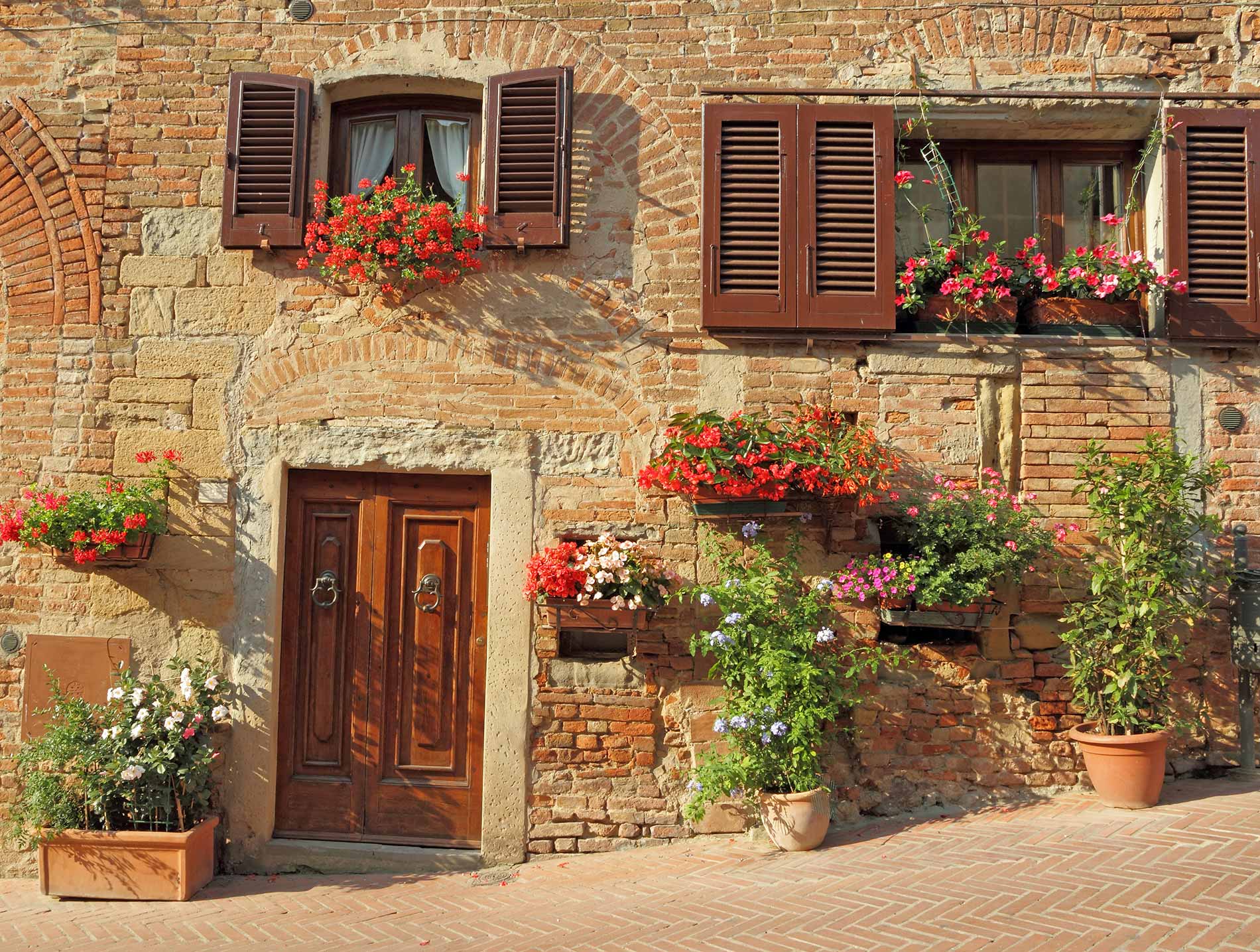 featuredimage-Putting-brickwork-into-your-Courtyard